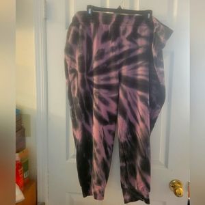 Tie dye sweats, drawstring missing, very soft Bin A